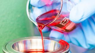 Am neuen Friction & Motion Competence Center werden die Wissenschaftler zum Beispiel ihr Augenmerk nicht allein auf die Potenziale von Schmiermittel-Additiven richten, so Dr. Düssel weiter, sondern sich auch mit Fluidsystemen, Oberflächendesigns und Hochleistungspolymeren beschäftigen. (Evonik)