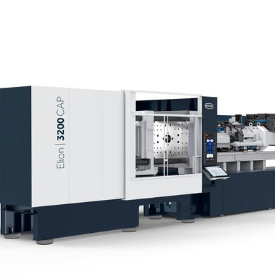 Die neue Elion 3200 CAP produziert auf der Fakuma 26-mm-Getränkeverschlüsse in einer Zykluszeit von 1,8 Sekunden. (Bild: Netstal)