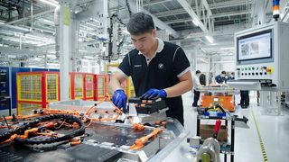 Batterieproduktion im BBA-Werk Tiexi (China). (Bild: BMW)