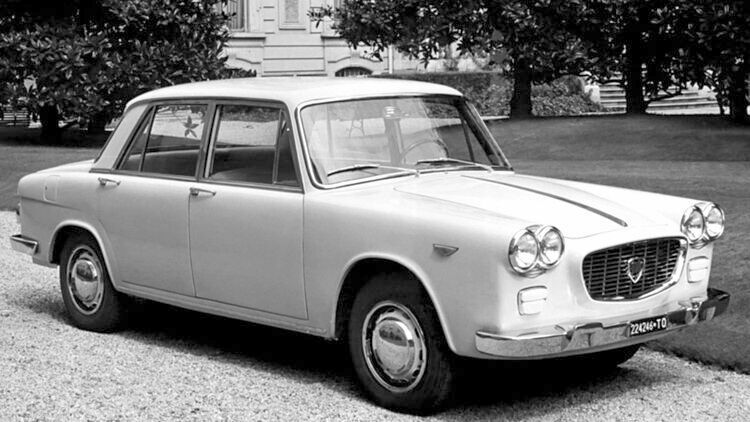 Mit gutem Design und technischen Innovationen machte sich Lanica einen Namen. So wie mit der Flavia: Als erstes italienisches Großserienfahrzeug verfügte sie über Vorderradantrieb und Scheibenbremsen an allen vier Rädern. (Foto: Lancia)