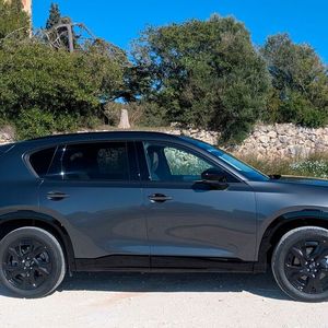 Der neue CX-5 ist mit knapp 4,7 Metern Länge im Vergleich zum Vorgänger um gut 11 Zentimeter gewachsen.(Bild:  Mauritz – VCG)