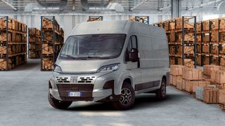 Fiat hat seinen Transporter Ducato aufgefrischt. (Bild: Stellantis)