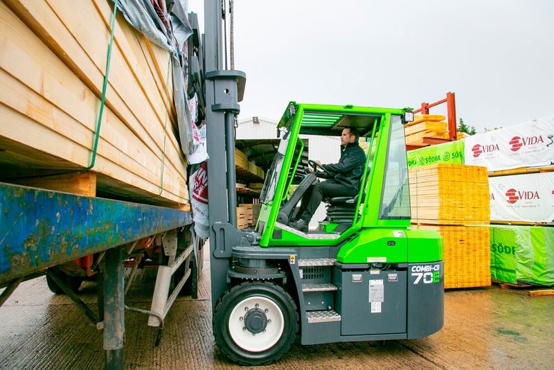 Der Combi-CB70E von Combilift in Aktion ... (Bild: Combilift)