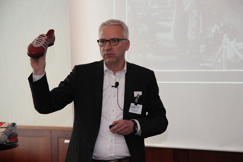 Roland Auschel, Mitglied der Vorstands und verantwortlich für Global Sales der ADIDAS AG, berichtete über den spannenden Wandel zum digitalen Schuhmacher und Omni-Channel Leader… (Bild: Vogel IT-Medien)