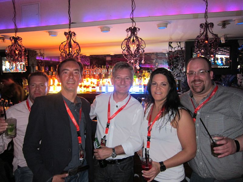 Thomas Möller und Gaetan Mallé, Iconbit, Thomas Jell, TP-Link, Aleksandra Jovancceva, Iconbit, und Dirk Hense, Fernseh Berlet (Bild: IT-BUSINESS)