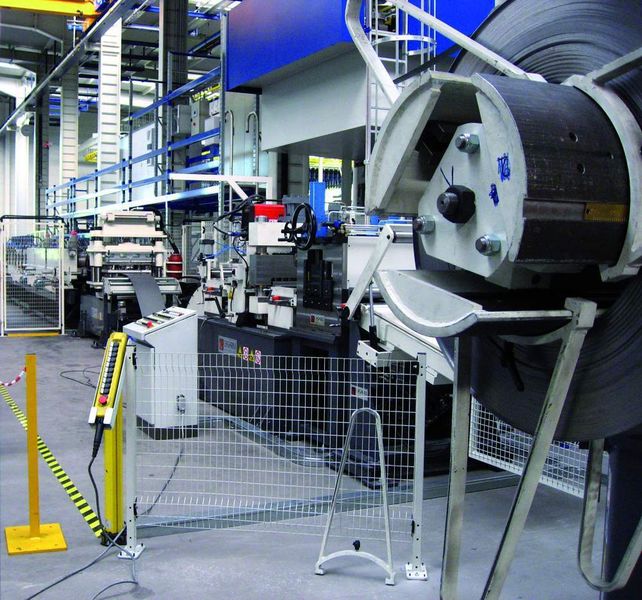 Fertigungslinie für die Traversen. Bild: Kuhn (Archiv: Vogel Business Media)