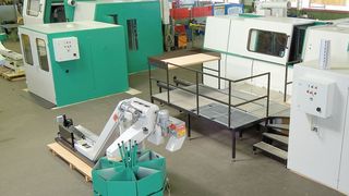 Lösungsbezogene Schutzanlagen von Rothstein können mit Systemen aller Art wie Absturzschutzvorrichtungen, Geländer- oder Lichtschrankensystemen kombiniert werden. (Bild: Rothstein)