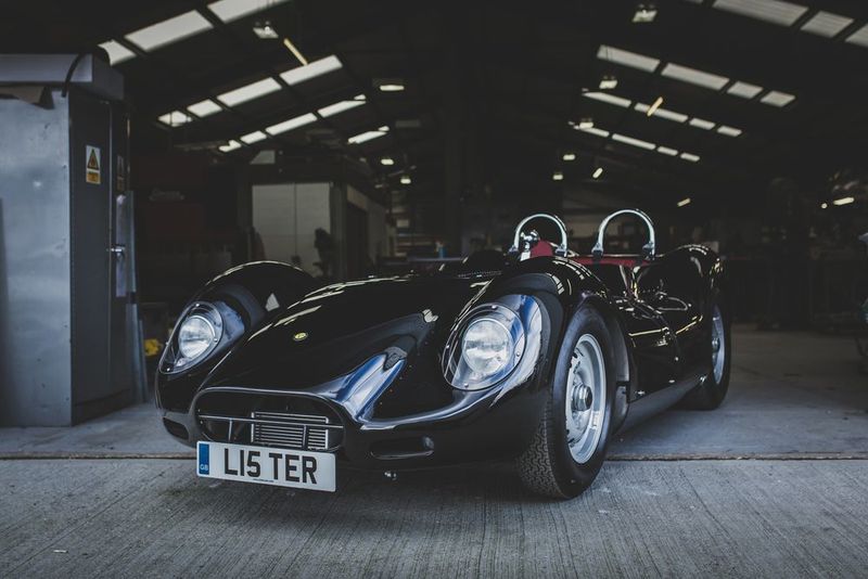 Sieht alt aus, ist aber ganz neu: Der Lister Knobbly mit Straßenzulasssung. (Lister Motor Company)