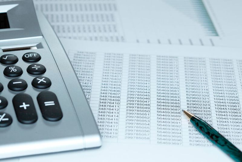 In der Buchhaltung kann eine Gültigkeitsprüfung von Umsatzsteuernummern durch einen Software-Roboter automatisiert werden. (Bild: rupbilder - stock.adobe.com)