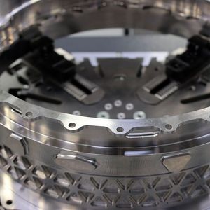 Grob hat eine hohe Kompetenz im bereich der zerspanung von komplexen Luftfahrtteilen, hier die Gehäusekomponente eines Jettriebwerks.(Bild:  Maschinenmarkt/rw)