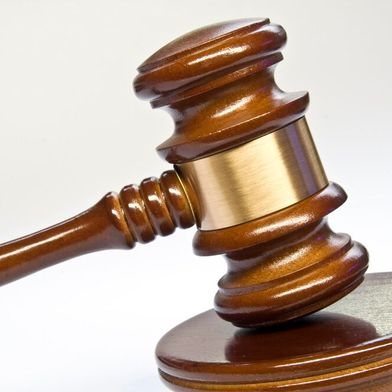 Man darf weitermachen! Die deutsche Umwelthilfe ist mit ihrer Klage gegen BMW und Mercedes-Benz jetzt auch beim Bundesgerichtshof gescheitert ... (Bild: BGH)