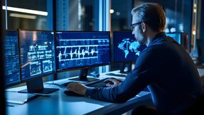 Data Scientists trainieren KI-Modelle anhand von unter anderem historischen Produktionsdaten, was mit einer langen Projektlaufzeit verbunden ist.   (Bild: Finn/adobe.stock.com / KI-generiert)