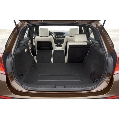 420 Liter Kofferraumvolumen und eine in drei Teilen umklappbare Rücksitzbank machen den BMW X1 alltagstauglich. (Archiv: Vogel Business Media)