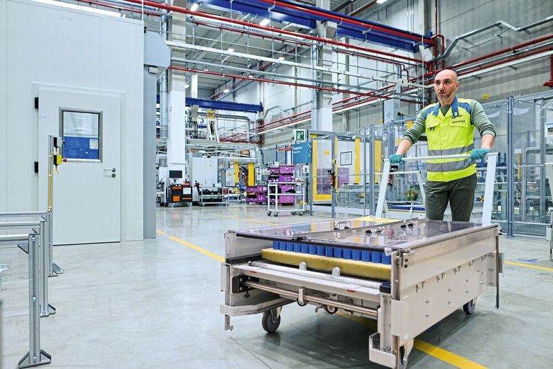 Produktion von Hochvoltbatterien der Gen6 bei der BMW Group. (Bild: Rainer Haeckl)