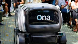 So ähnlich könnte es ausgesehen haben als letzte Woche an der TU Braunschweig eine Vorführung stattfand, bei der ein autonomer Transportroboter Pakete zugestellt hat – ganz ohne menschliches Zutun. Lesen Sie hier, was die dpa zu der Aktion erfahren hat ... (Bild: TU Braunschweig)