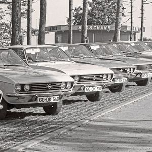 Vor genau 50 Jahren wurde der Teufelsrochen der Weltpresse am Timmendorfer Strand vorgestellt. 400 Journalisten gaben auf den Teststrecken „Maritim“ und „Schweiz“ tüchtig Gas ...(Bild:  Opel Automobile GmbH)