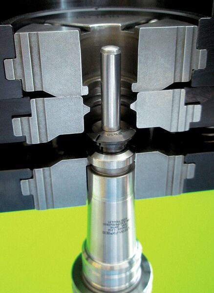 Porte-outil placé dans l'adaptateur et prêt au serrage. (Image: Rego-Fix) (Archiv: Vogel Business Media)