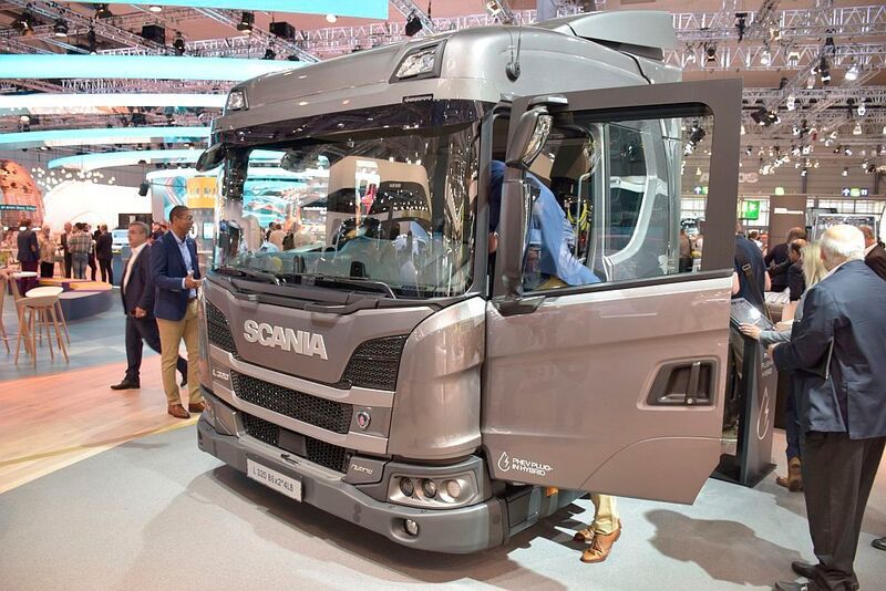 MAN-Konzernschwester Scania setzt eher auf den Hybridantrieb – ob im Lkw oder ... (Rosenow/»kfz-betrieb«)