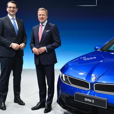 Milan Nedeljkovic (l.) ist seit Mitte Mai neuer BMW-Chef. (Bild: BMW)