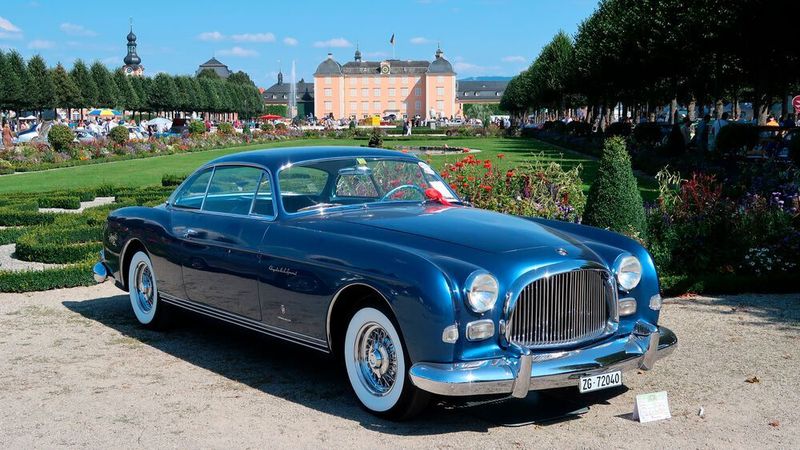 Sieger der Best-of-Show-Wertung und der FIVA-Klasse E1: Chrysler Ghia GS1. Gebaut wurden 15 Exemplare, von denen nur dieses und ein weiteres Fahrzeug hintere Einzelsitze erhielten. (Diehl)