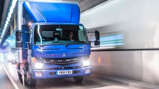 Neueinstieg in die E-Mobilität! Fuso führt die sogenannte E-Truck-Ready-App von Daimler Trucks in europäische „eCanter“-Schlüsselmärkte ein. Mit der App kann man etwa herausfinden, welche Einsatzprofile und Routen für den Lkw Fuso-„eCanter“ am geeignetsten sind. (Daimler Trucks)