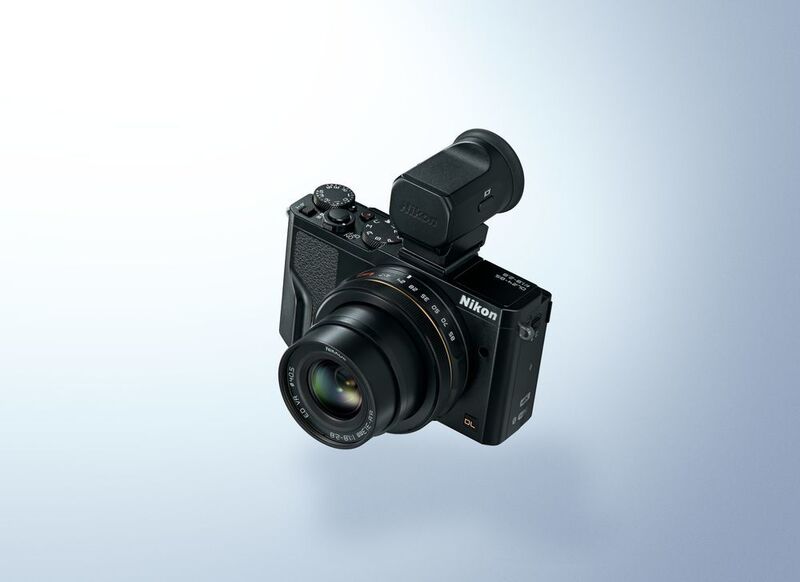 Mit einem Supermakro-Objektiv eignet sich die DL24-85 für detailreiche Nahaufnahmen. Der Objektivtubus verfügt über einen Brennweiten- und einen Einstell-Ring, die mit unterscheidlichen Funktionen belegt werden können. Die Kamera ist ab Juni für 769 Euro (UVP) erhältlich. (Nikon)