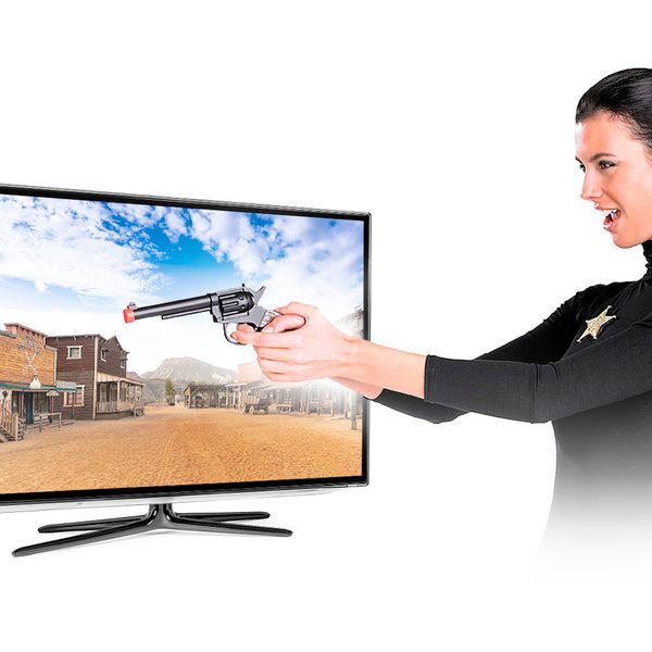 Für 12,95 gibt es bei www.monsterzeug.de die Universal Fernbedienung in Form einer Spielzeugpistole. Sie ist ein originelles Alltags-Gadget, mit dem per Schuss ein langweiliges Fernsehprogramm umgeschaltet werden kann. (Monsterzeug)
