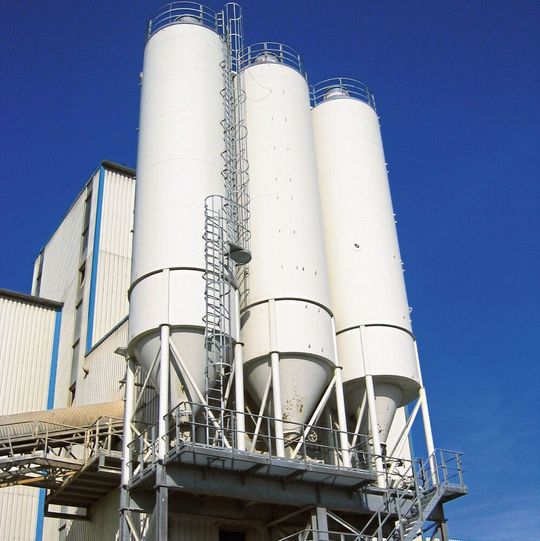 Ein typischer Anwendungsfall für die DMS-Sensoren sind Silos, die auf Rohstützen stehen. Ein typischer Anwendungsfall für die DMS-Sensoren sind Silos, die auf Rohstützen stehen.