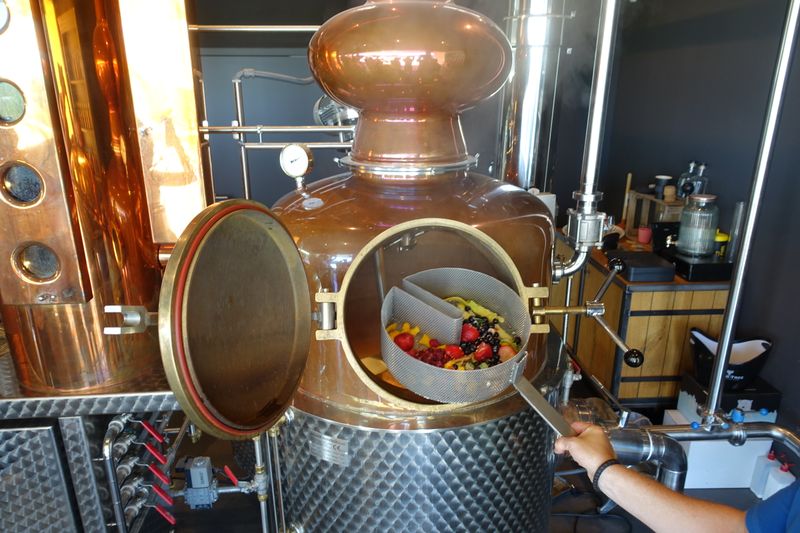 Einmal bunte Tüte für unseren Gin und los geht es! (IT-BUSINESS)