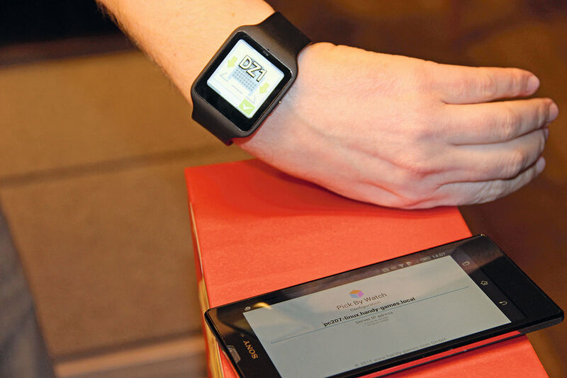 Momentan benötigen die Smartwatches ein Smartphone, um die Anwendung ausführen zu können. In Zukunft soll eine Smartwatch alleine genügen. (Bild: Hofmann)