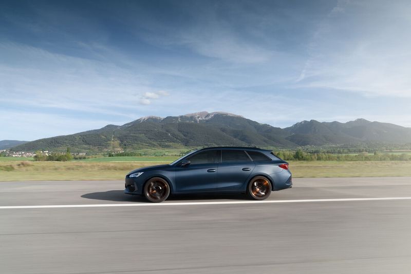 Seit 2021 wird die Sportvariante des Seat Leon als Cupra Leon vermarktet. (Bild: Arnaud Taquet/Seat)