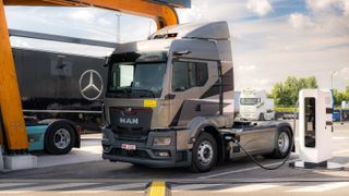 Ladepark für elektrische Lkw im Hafen Antwerpen-Brügge.  (Bild: Milence)