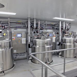 Mit einer flexiblen dezentralen Prozess-Steuerung lassen sich Prozessschritte automatisieren und gleichzeitig manuelle Aufwände für die regulatorischen Anforderungen reduzieren. 