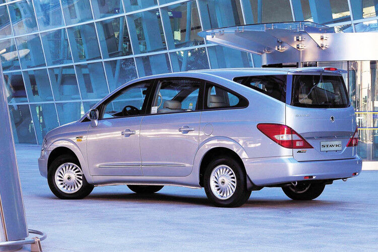 Gehört die Gattung Van ohnehin nicht zu den elegantesten, zeichnet sich die erste Generation des Ssangyong Rodius (ab 2004) auch noch durch einen unschönen Buckel aus. (Foto: Ssangyong)