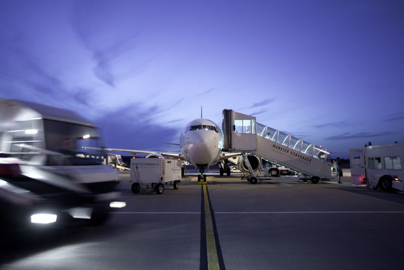 Über die Passagierbrücke werden auch große Vögel am FMO angebunden. (Bild: FMO Flughafen Münster/Osnabrück GmbH)