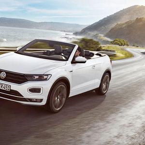 Nach dem Abschied von den Frischluftversionen des Eos, Golf und Beetle versuchen die Wolfsburger im Frühjahr, mit dem offenen Crossover T-Roc die junge, hippe und urbane Klientel anzusprechen. 