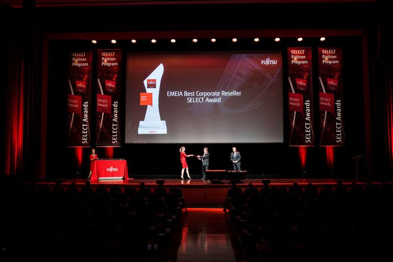 Bechtle erhält den SELECT Award als EMEIA Best Corporate Reseller 2017. (Fujitsu)