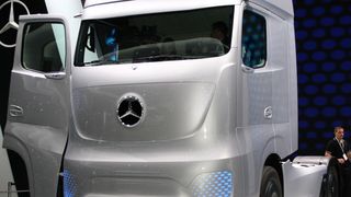 Bereits auf der IAA Nutzfahrzeuge 2014 zeigte Mercedes mit dem „Future Truck“ die Vision eines selbstfahrenden Lkw. (Foto: ampnet)