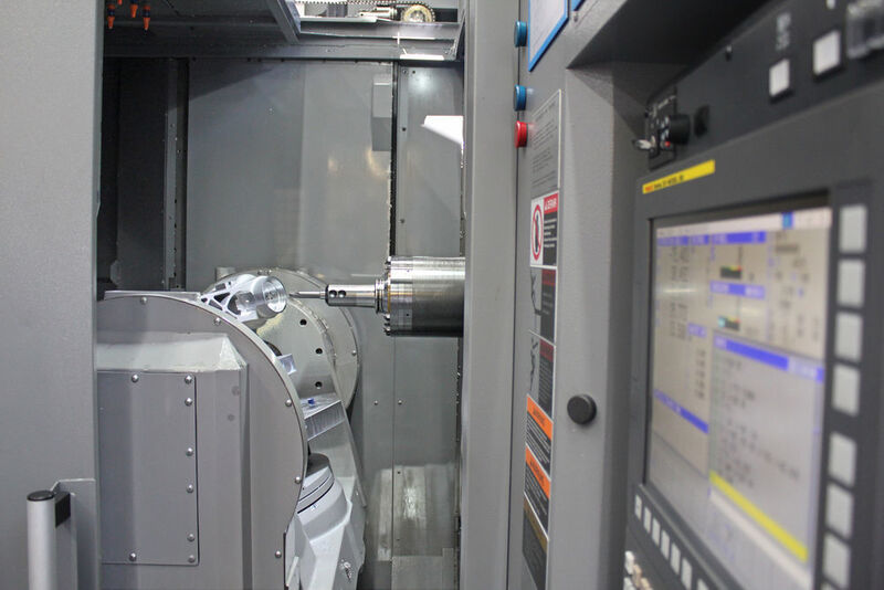 Das horizontale Fünf-Achs-Zentrum OKK HM-X6000 wird von der aktuellen Fanuc-CNC gesteuert und verfügt über einen steifen Maschinenaufbau. (teamtec)