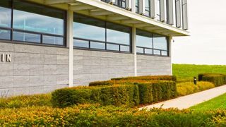 Die mechatronischen Antriebssysteme von Wittenstein sind bekannz. Mit den Ansätzen von Industrie 4.0 und dem Einsatz von KI will man weiterhin flexibel und effizient bleiben. (Bild: Julia Baier)