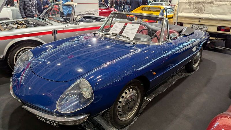 Preisschnapper macht man im Fall Alfas aus den 50er- und 60-Jahren auch in Italien nicht mehr. Dieser Rundheck-Spider von 1966 sollte stramme 72.000 Euro kosten. (Bild: Dominsky – VCG)
