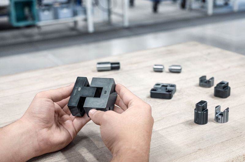 Meusburger offers small, compact and space-saving locks for the precise alignment of mould inserts.  (Source: Meusburger)