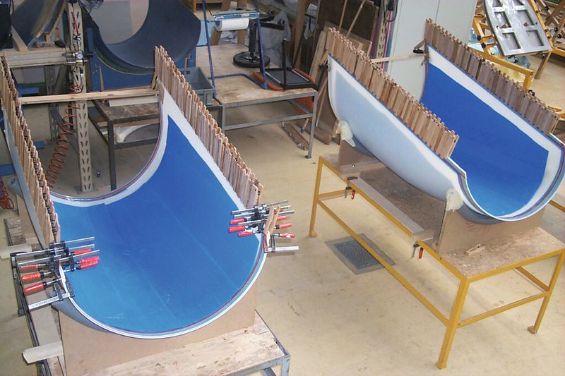 Herstellung von Verglasungen für ein Flugzeug-Cockpit. (Bild: Mecaplex)