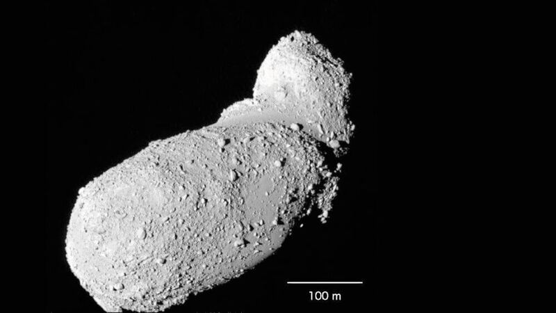 Asteroid Itokawa, aufgenommen von der japanischen Raumsonde Hayabusa im Oktober 2005 (JAXA)