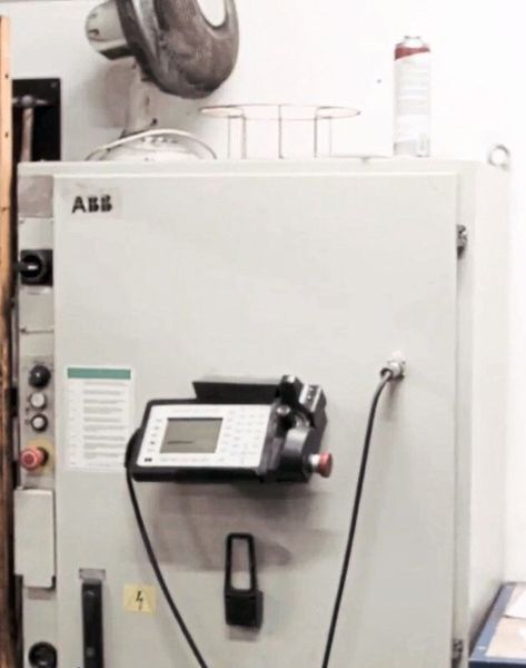 Controller des ABB-Roboters Modell M94. (Dinse)