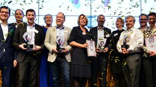 Die Preisträger des „Digital Transformer of the Year 2017“ zusammen mit den Initiatoren. (Paul Knecht/storytile)