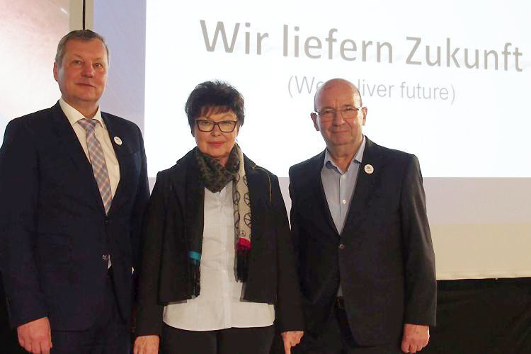 Die drei Geschäftsführer des Autohauses Hermann bringen das Unternehmen ins digitale Zeitalter: (v.l.) Michael Zimbal, Margret Ulma und Wolfgang Hermann. (Screenshot Hermann)
