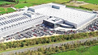 Die 46.500 m² große Fertigungsstätte von Combilift auf einem 40-Hektar-
Gelände gilt als eine der größten Produktionsanlagen in der irischen Republik unter einem Dach. (Combilift)