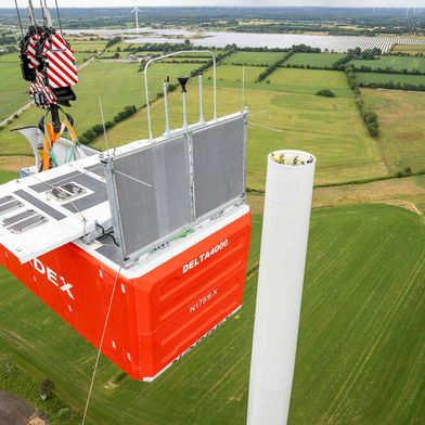 Die Nordex Group, bekannt für ihre Windkraftanlagen, hat sich über zwei Milliarden Euro gesichert, um die bestehenden Aufträge sicher erledigen zu können. Hier mehr dazu ... (Bild: Ulrich Mertens, Atelier für Kunst und Fotografie /  Nordex)
