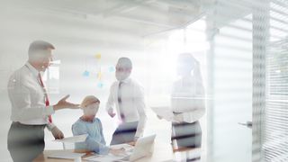 discussing-results-project-5760x3238 (Bild: freepik/pressfoto)